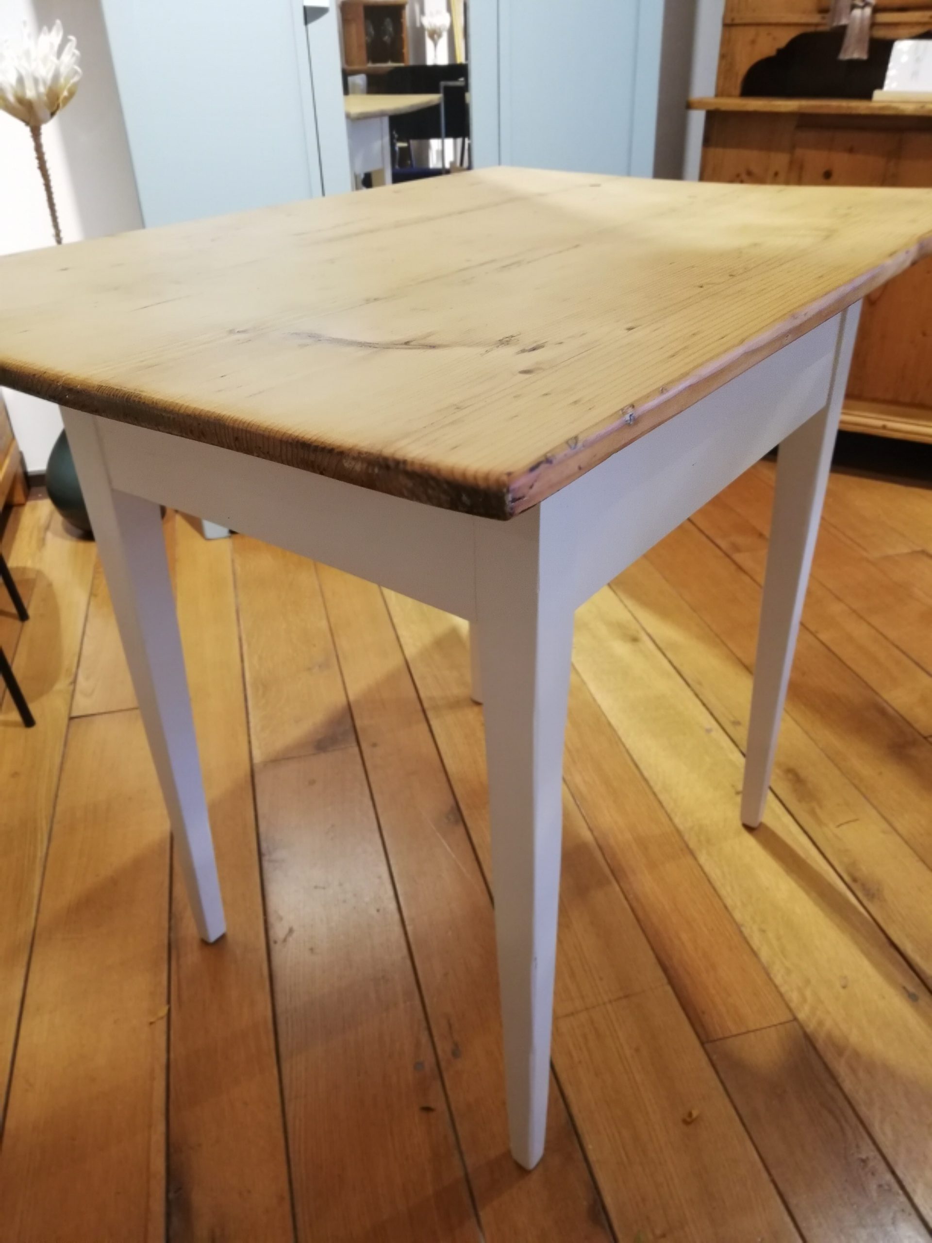 Kleiner Tisch um 1890 – Weichholz
