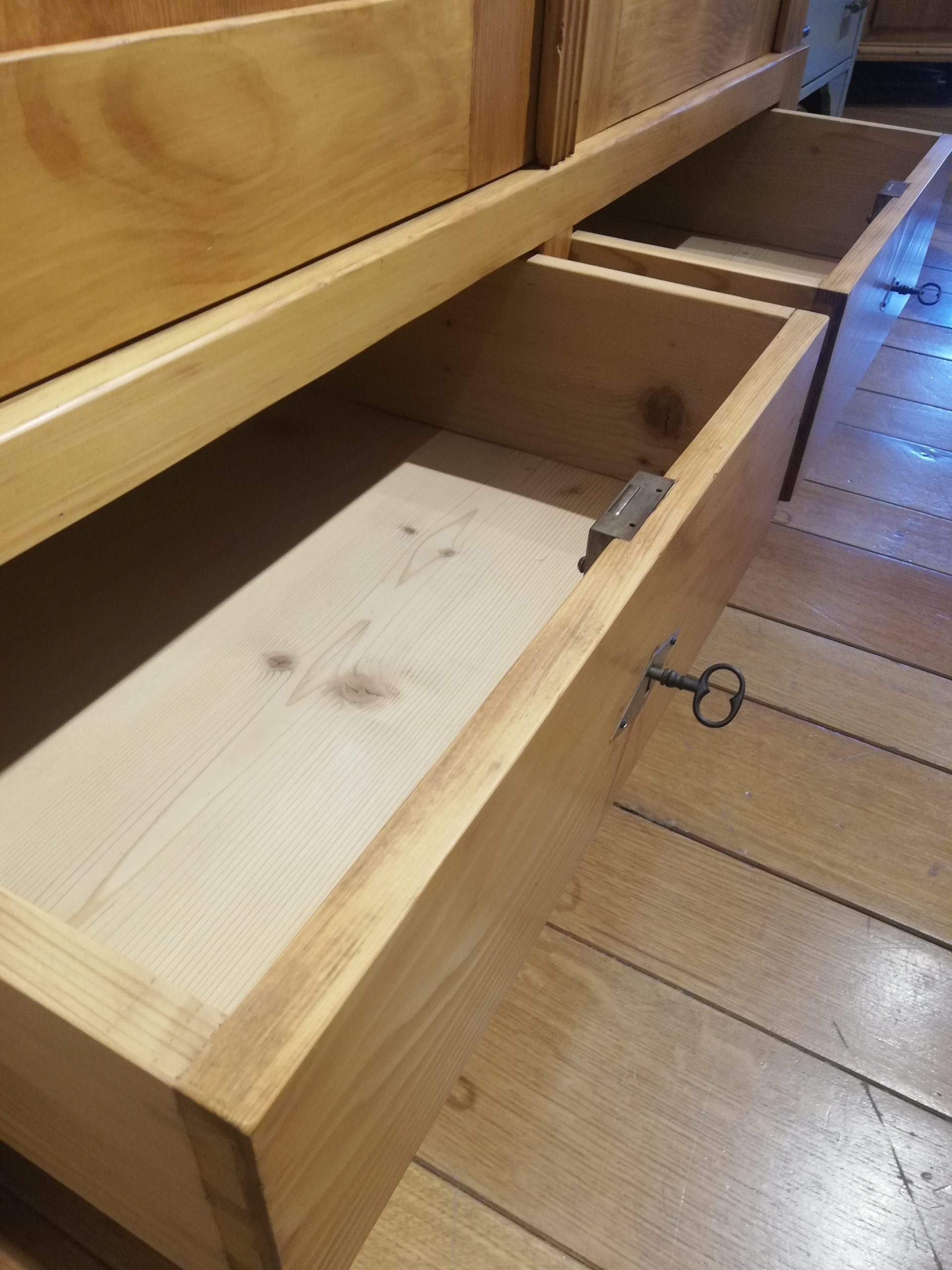 Schrank Biedermeier um 1860 – Weichholz