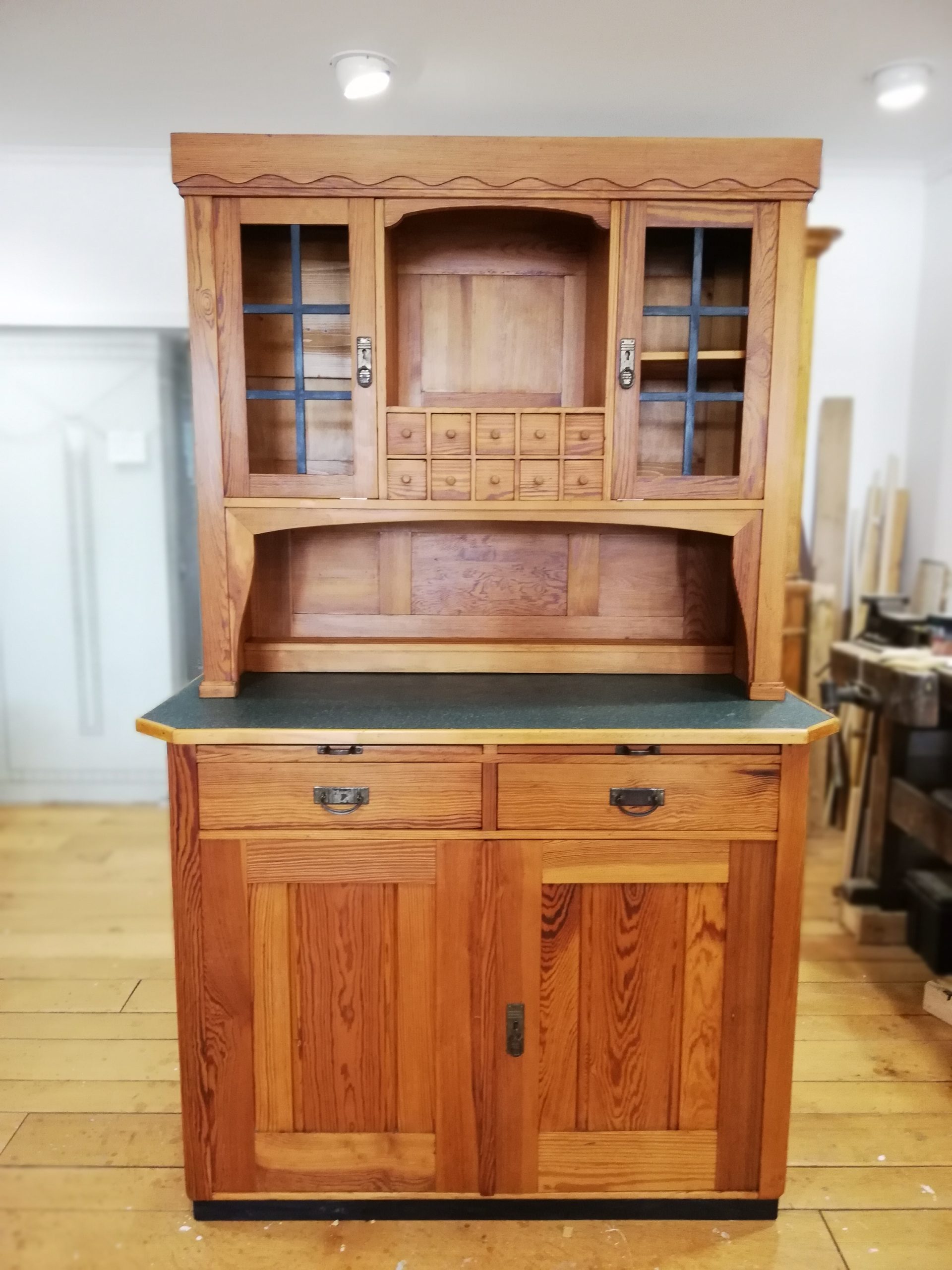 Küchenbuffet um 1900 – Weichholz