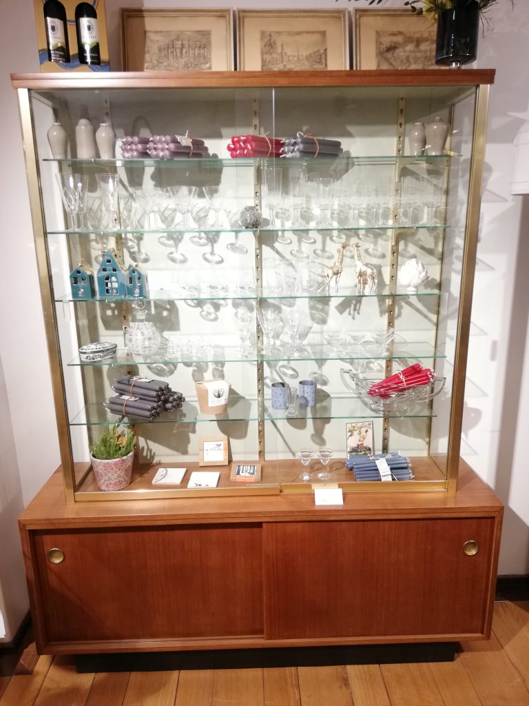 Antike Möbel Online-Shop Köln