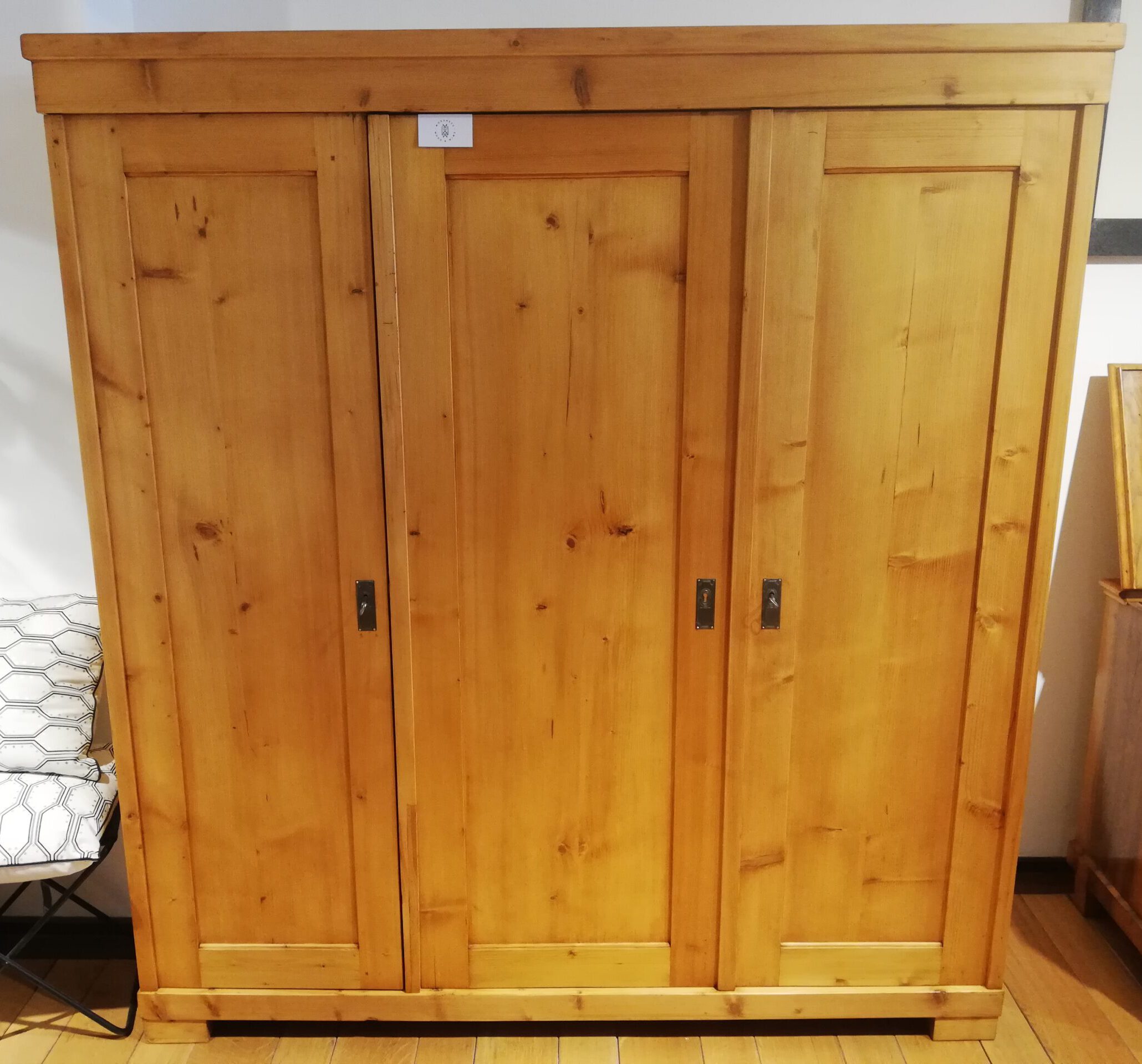 Schrank dreitürig um 1900 Weichholz | Antike Möbel Online-Shop Köln